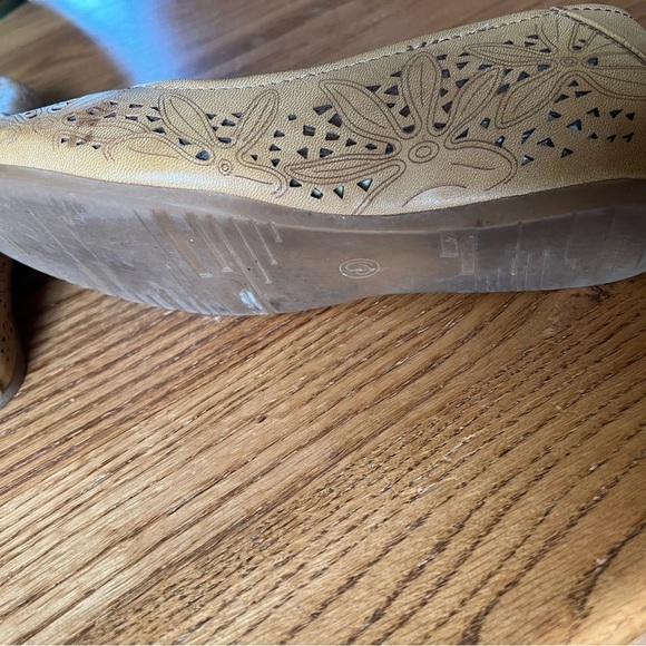 Bare Traps Shoes Womens 7 Mariah Round Toe Ballet Flats Cut Out Slip On - Picture 7 of 11